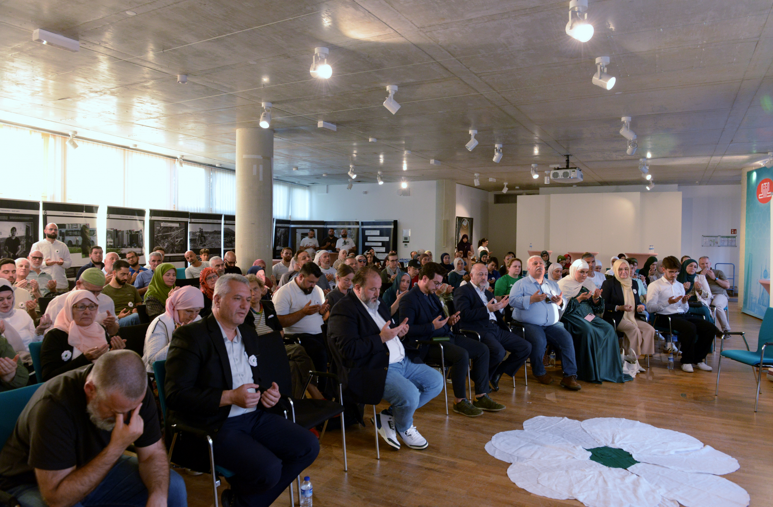 Srebrenica-Gedenken im MoscheeForum: Erinnerung, Verantwortung und gemeinsames Zeichen gegen das Vergessen